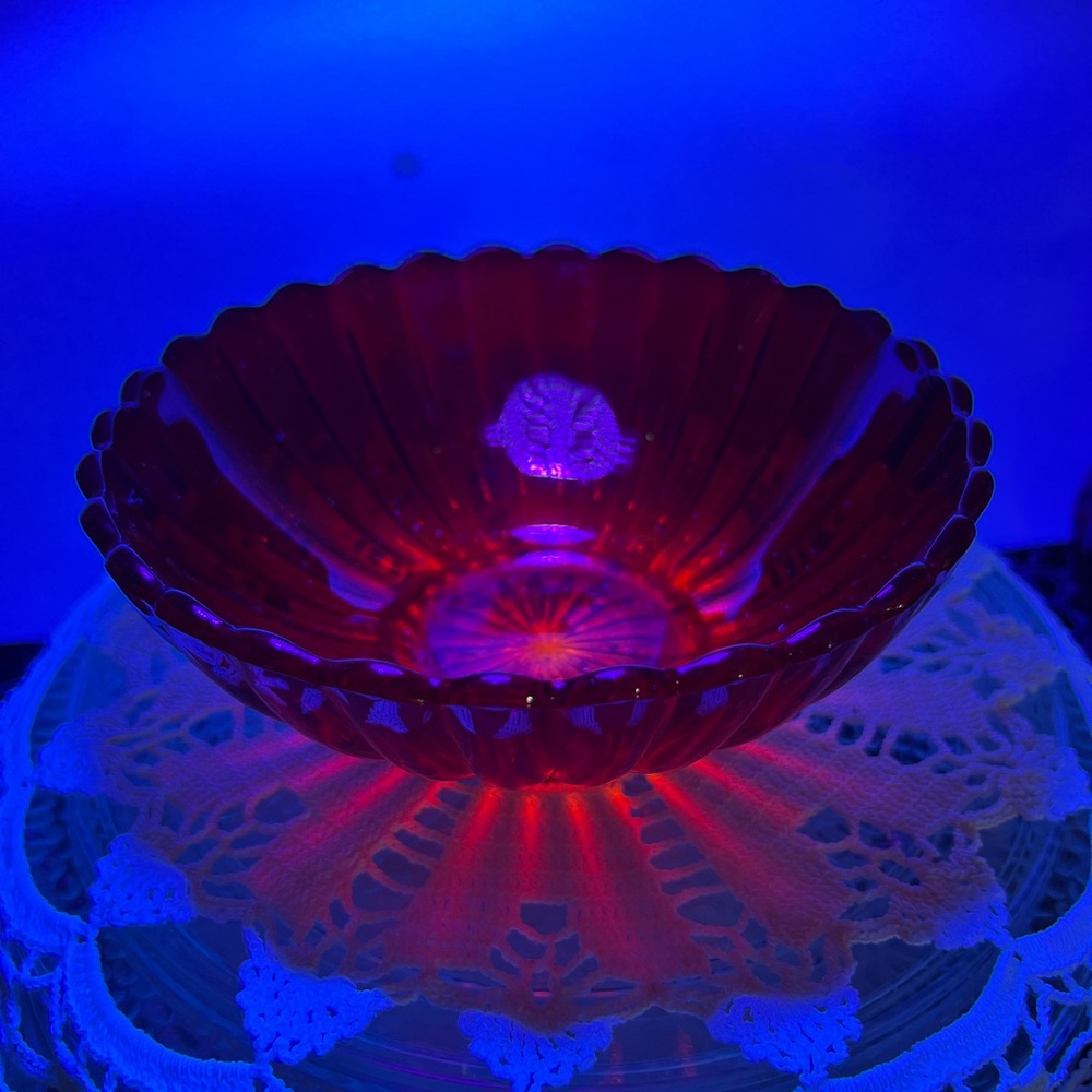 Vintage Red Glass Candy Dish – Glows Under UV (Cadmium Glass)